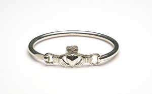 Claddagh Wire Bangle BCT51