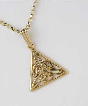 Trinity Knot Small Pendant P300