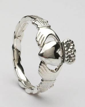 Ladies Claddagh Ring Twisted Shank CLAD19