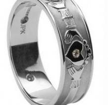 Mens Claddagh Diamond Set Band WED4