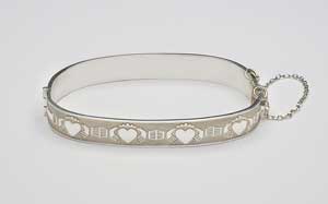 Mo Anam Cara Claddagh Bangle BCT65