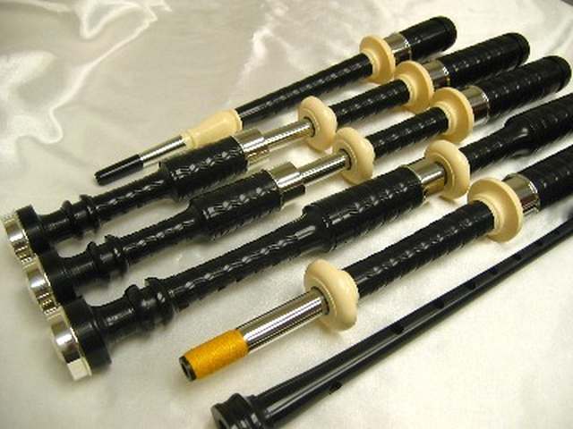 Naill DN1BM Bagpipes with blackwood mounts